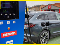 Penny Market instaluje u svých prodejen dobíjecí stanice pro elektromobily